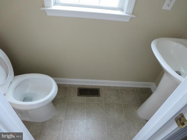 4802 White Marsh Road Baltimore, MD 21237 - Photo 6 of 17 Bath Half
