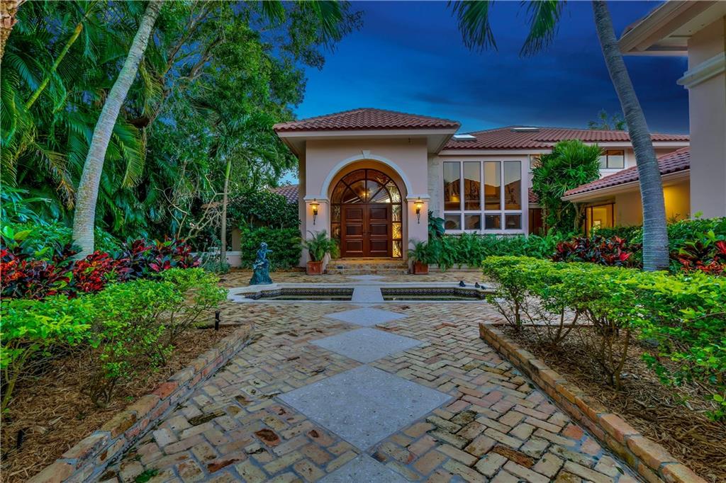 171 South River Road Stuart, FL 34996 - Photo 25 of 68 a front view of a house with garden