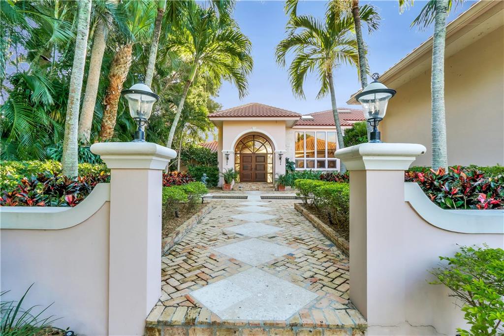 171 South River Road Stuart, FL 34996 - Photo 35 of 68 a front view of a house with a garden