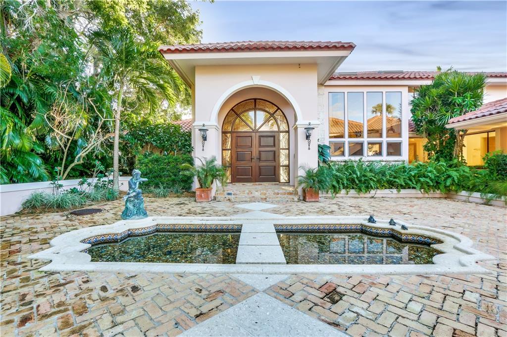 171 South River Road Stuart, FL 34996 - Photo 36 of 68 a view of a house with a tub