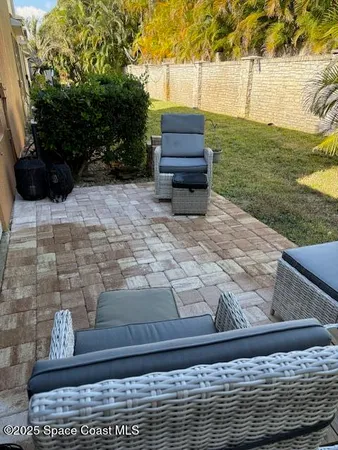 a view of house with backyard