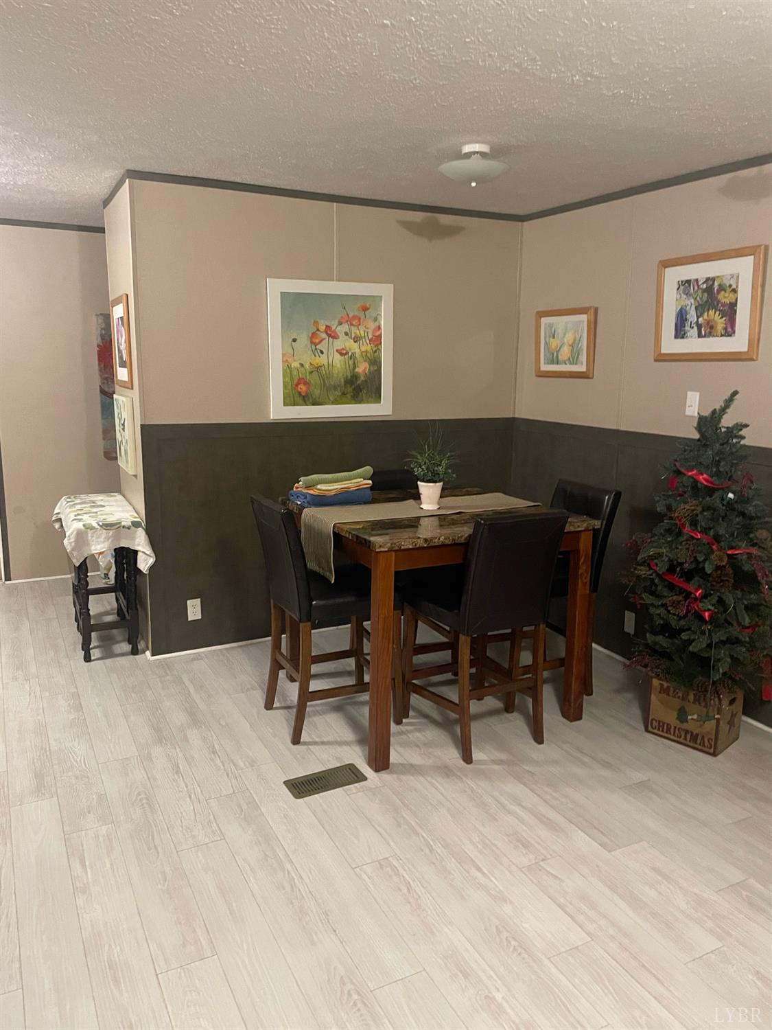 801 Purdum Mill Road Appomattox, VA 24522 - Photo 35 of 68 a workspace with furniture