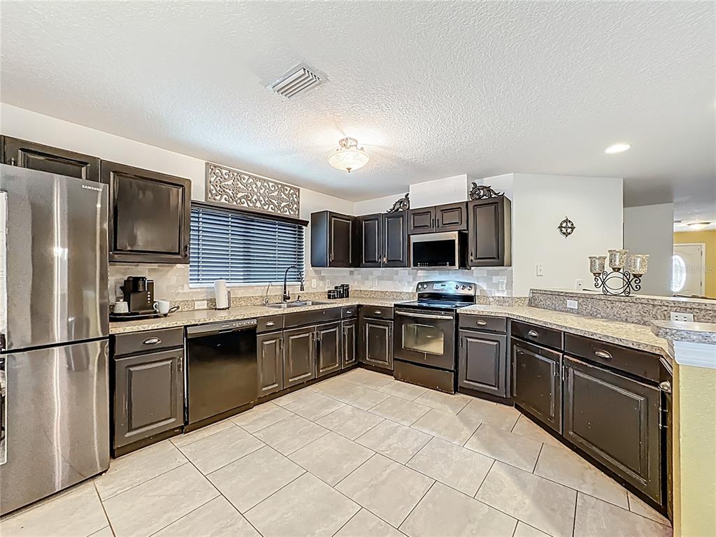 11112 Hidden Breeze Drive Wimauma, FL 33598 - Photo 19 of 41