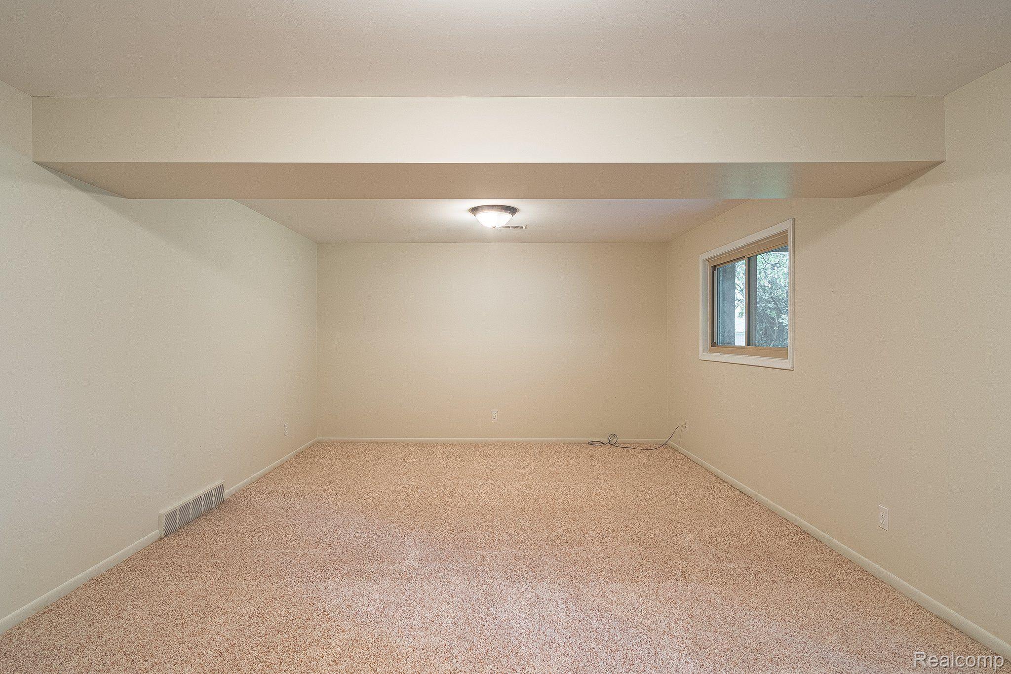 205 George Street Flushing, MI 48433 - Photo 30 of 40 Lower level family room w/walkout access