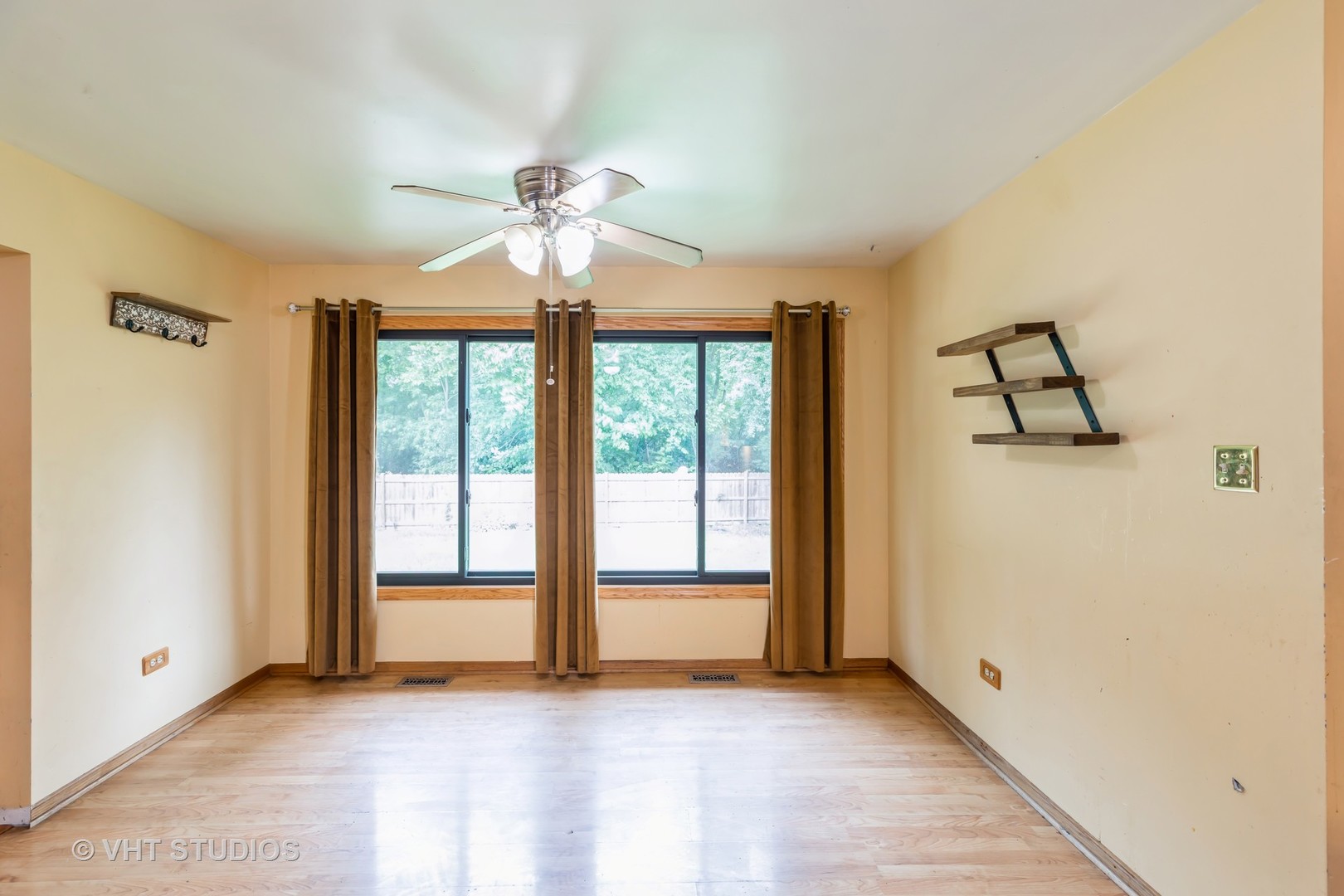 438 Tamarack Street Park Forest, IL 60466 - Photo 9 of 25 a view of room with window and ceiling fan