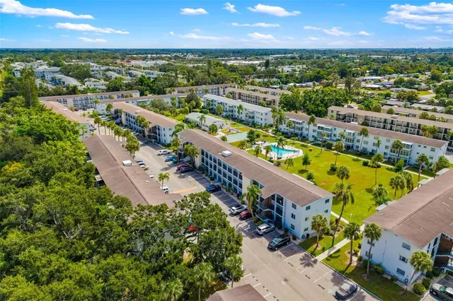 $92,000 | 2053 Canal Drive, Unit L3, Bradenton, FL 34207