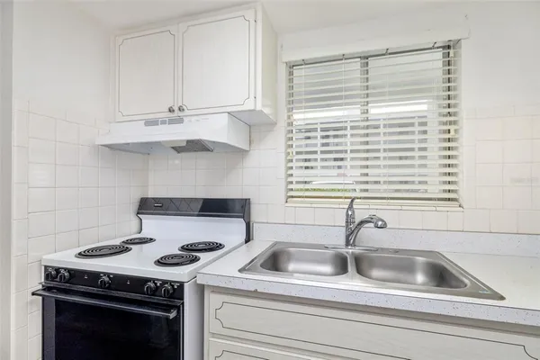 $70,000 | 2053 Canal Drive, Unit L3, Bradenton, FL 34207
