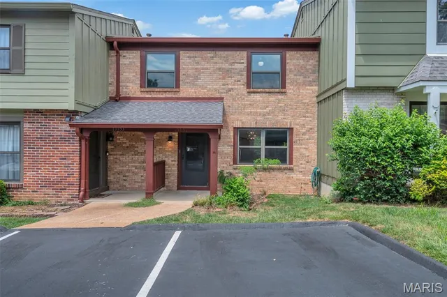 $2,100 | 13351 Hiddencrest Lane, Ballwin, MO 63021