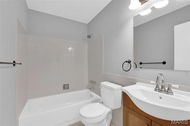 $2,100 | 13351 Hiddencrest Lane, Ballwin, MO 63021