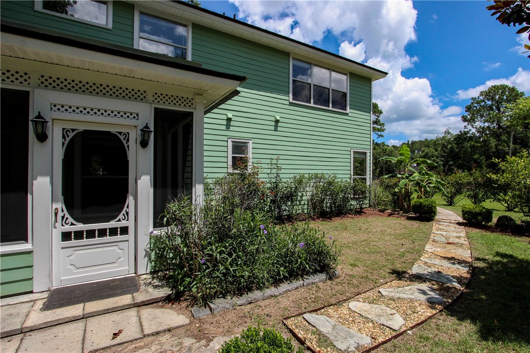 2965 Pinedale Road Fernandina Beach, FL 32034 - Photo 34 of 35 a view of a house with backyard and sitting area