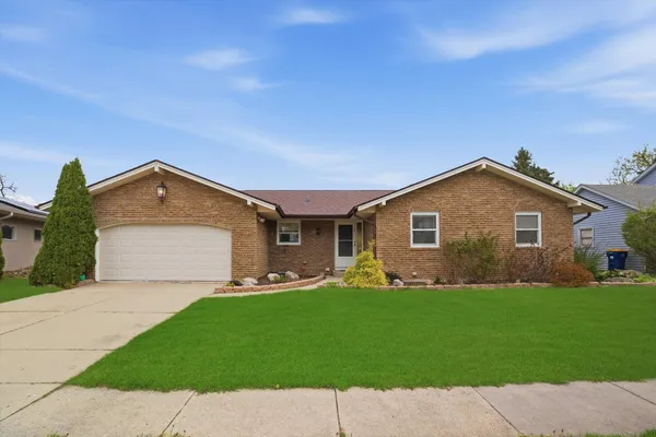 $399,900 | 25 Devonshire Circle, Elgin, IL 60123