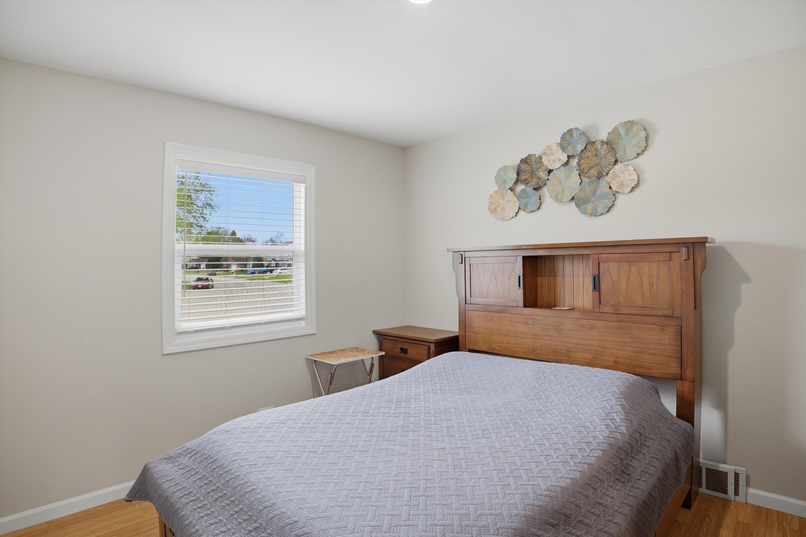 25 Devonshire Circle Elgin, IL 60123 - Photo 14 of 31 a bedroom with a bed and dresser