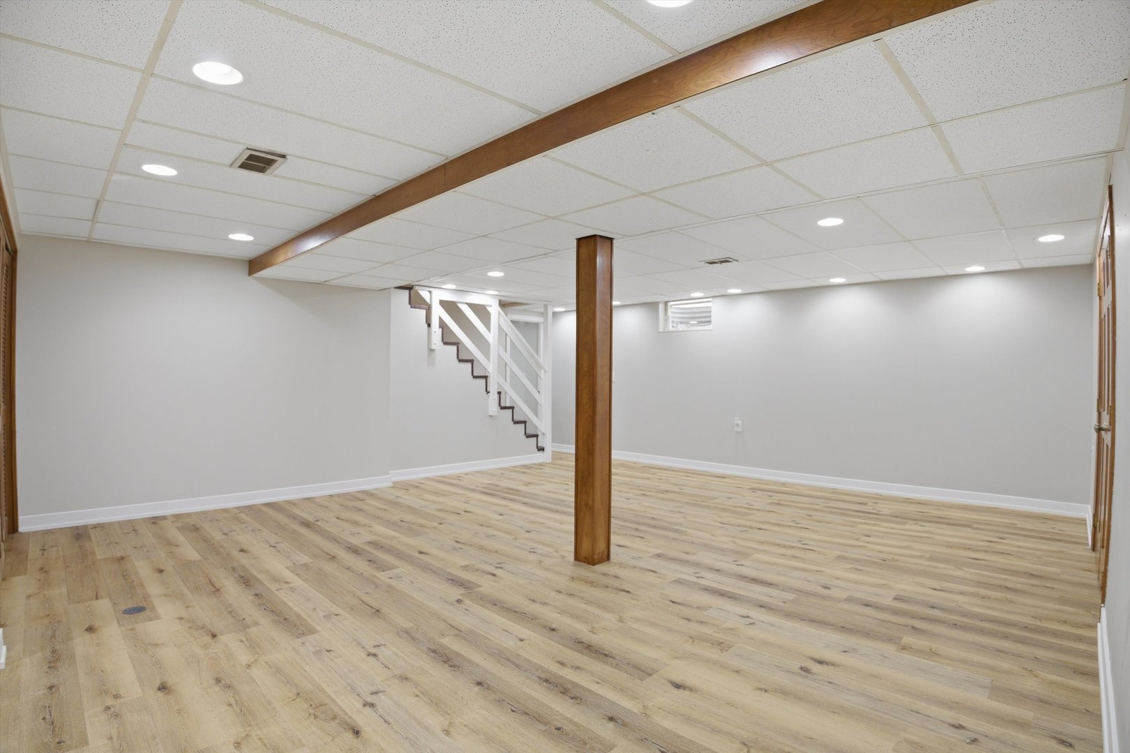 25 Devonshire Circle Elgin, IL 60123 - Photo 18 of 31 a view of a room