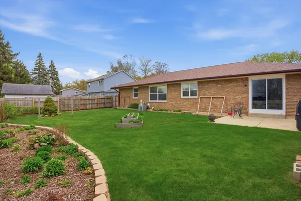 $399,900 | 25 Devonshire Circle, Elgin, IL 60123