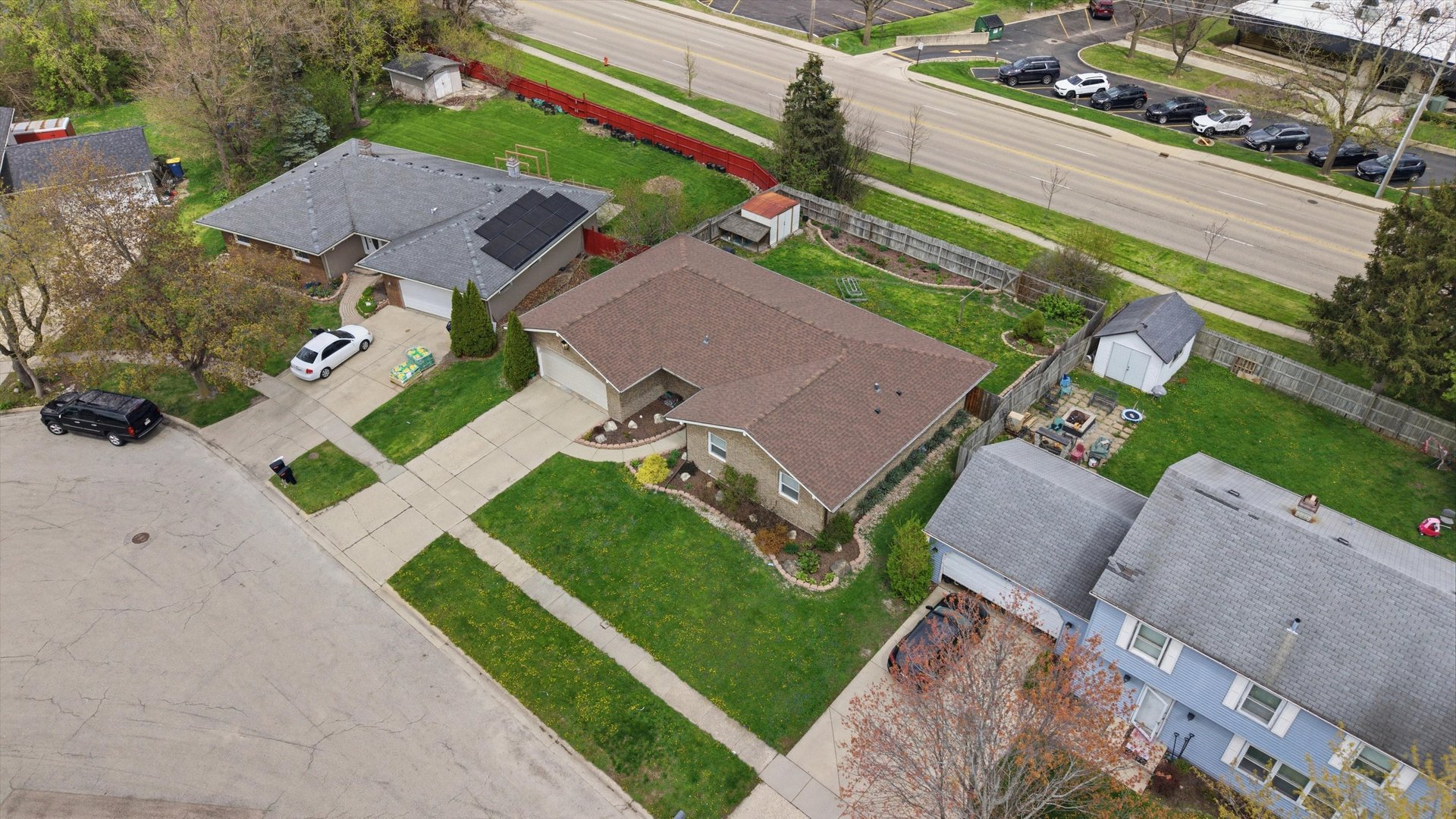 25 Devonshire Circle Elgin, IL 60123 - Photo 27 of 31 an aerial view of house with a yard