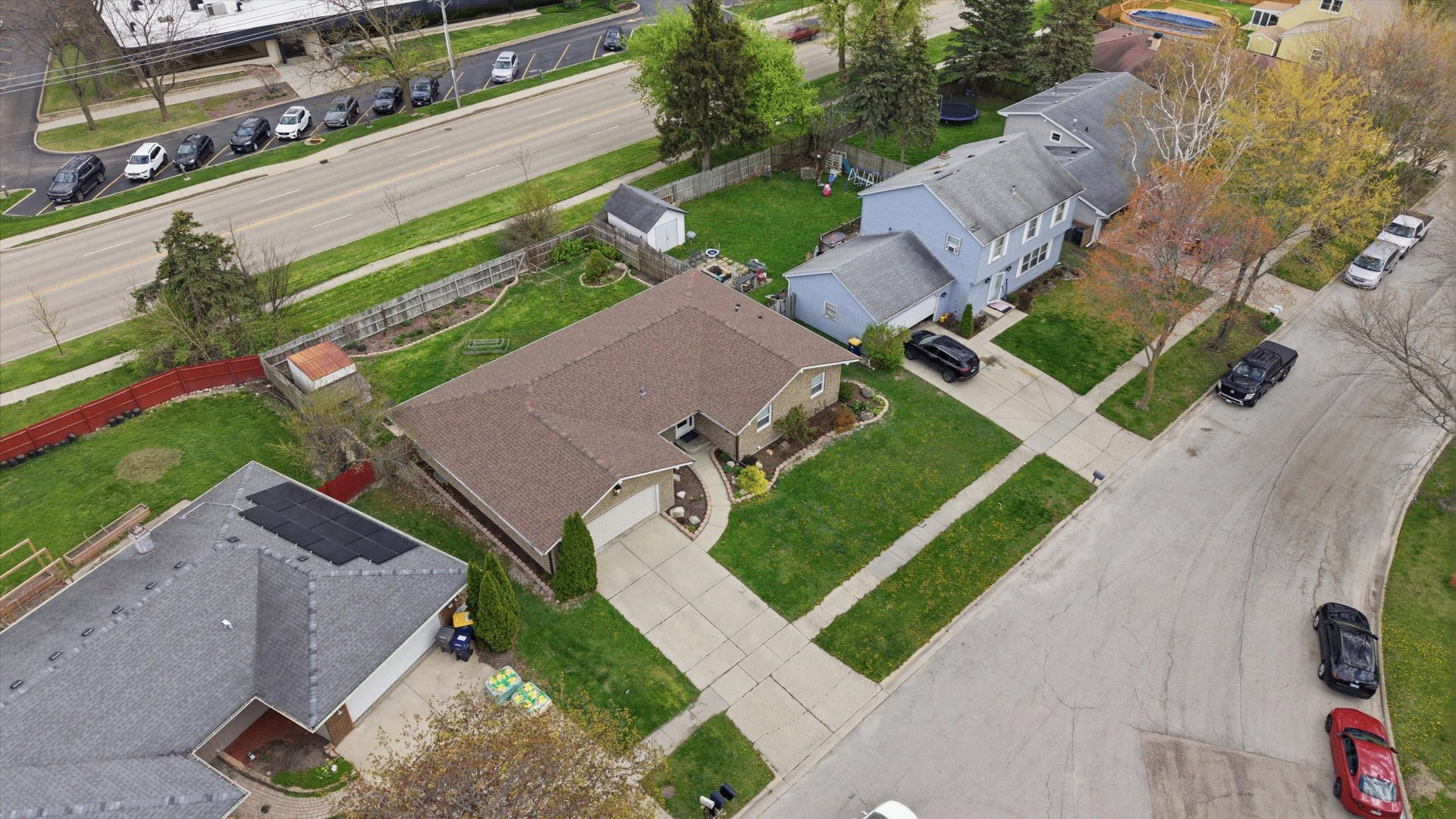 25 Devonshire Circle Elgin, IL 60123 - Photo 28 of 31 an aerial view of a house