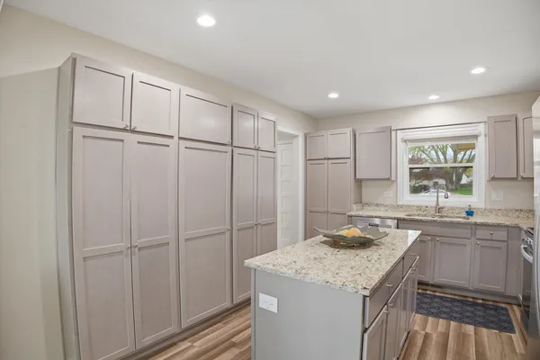 $399,900 | 25 Devonshire Circle, Elgin, IL 60123