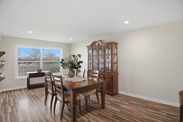 $399,900 | 25 Devonshire Circle, Elgin, IL 60123