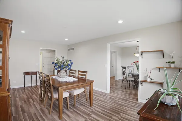 $399,900 | 25 Devonshire Circle, Elgin, IL 60123