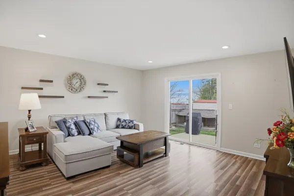 $399,900 | 25 Devonshire Circle, Elgin, IL 60123