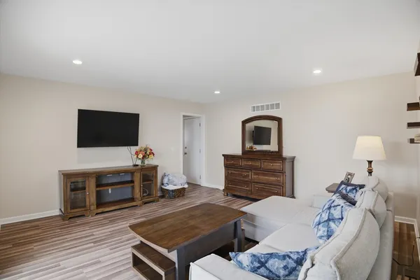 $399,900 | 25 Devonshire Circle, Elgin, IL 60123