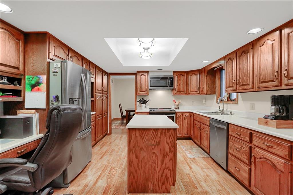 202 North Bluff Road Greenwood, IN 46142 - Photo 8 of 47 Gallery Image 8