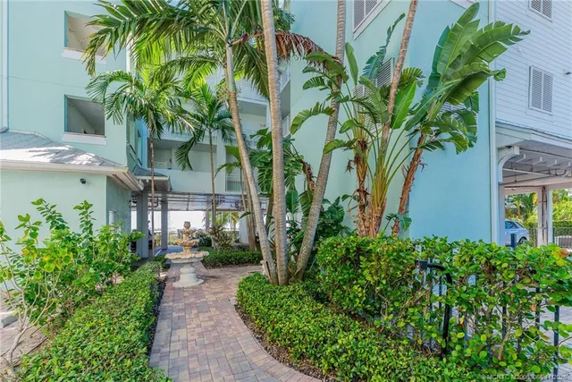 $2,650 | 715 Northwest Flagler Avenue, Unit 202, Stuart, FL 34994