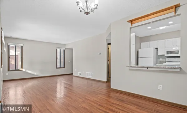 $245,000 | 2451 Wimbledon Bay, Woodbury, MN 55125