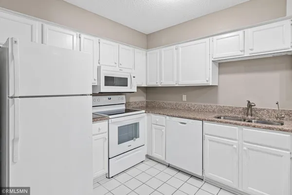 $245,000 | 2451 Wimbledon Bay, Woodbury, MN 55125