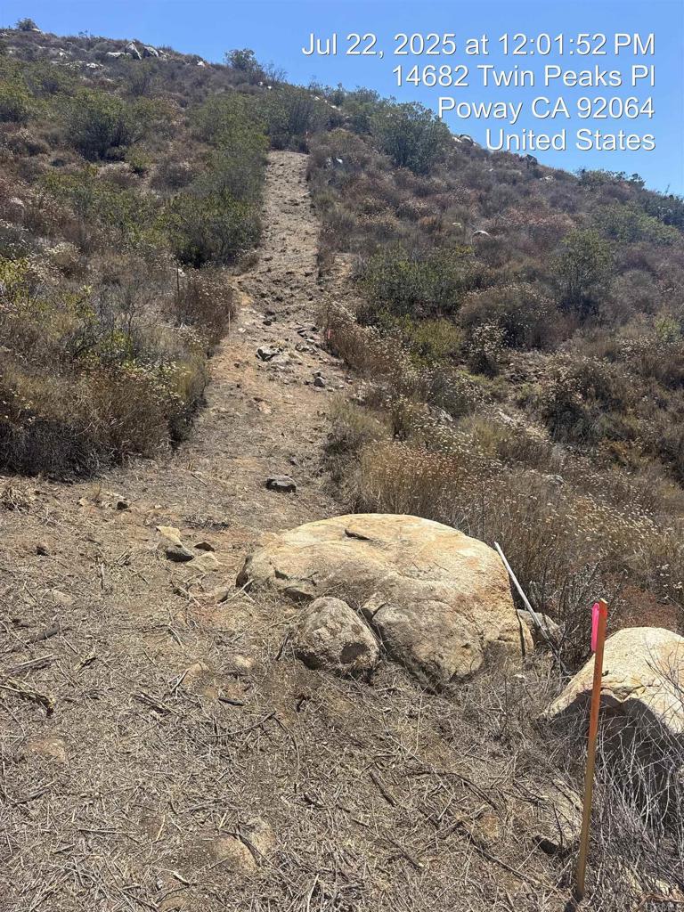 43 Carlson Court Poway, CA 92064 - Photo 10 of 12 a view of a dry yard