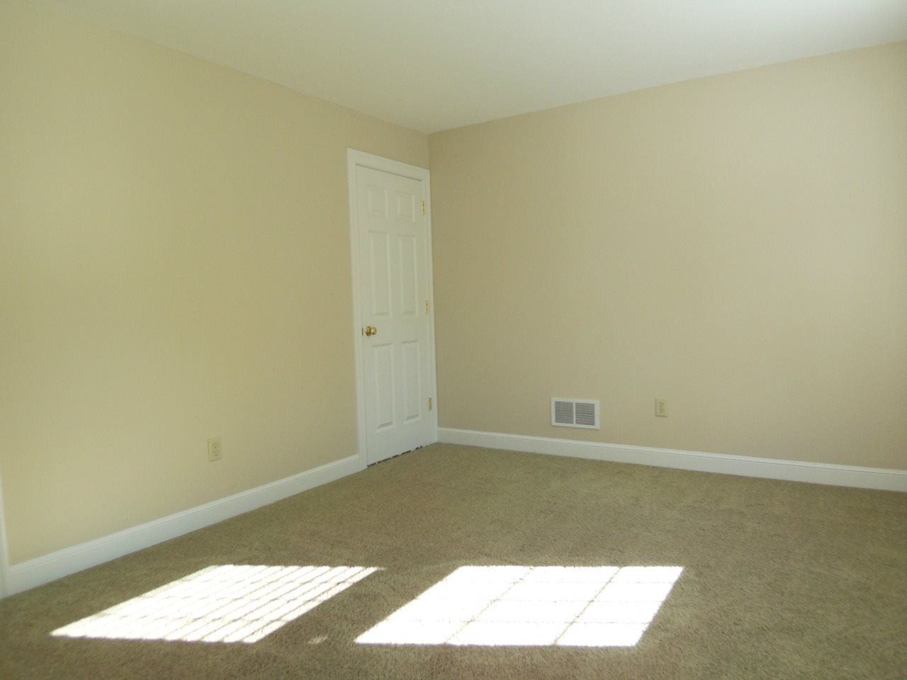 8 Windmill Lane Atkinson, NH 03811 - Photo 19 of 32 Gallery Image 19