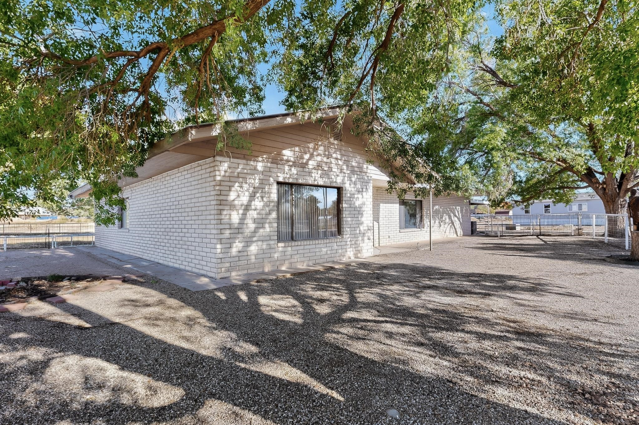 8 Palomas Road Los Lunas, NM 87031 - Photo 4 of 47