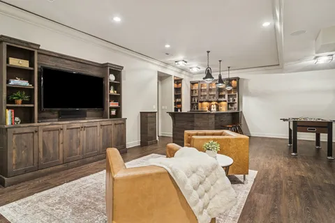 a house view with a outdoor space