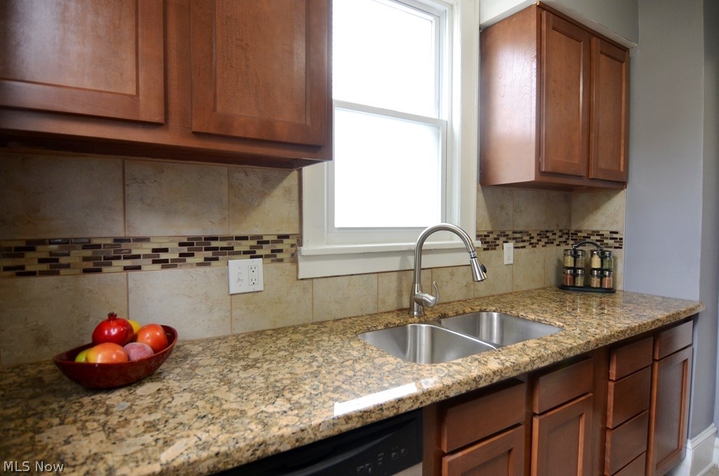3251 Berkeley Road Cleveland, OH 44118 - Photo 8 of 18