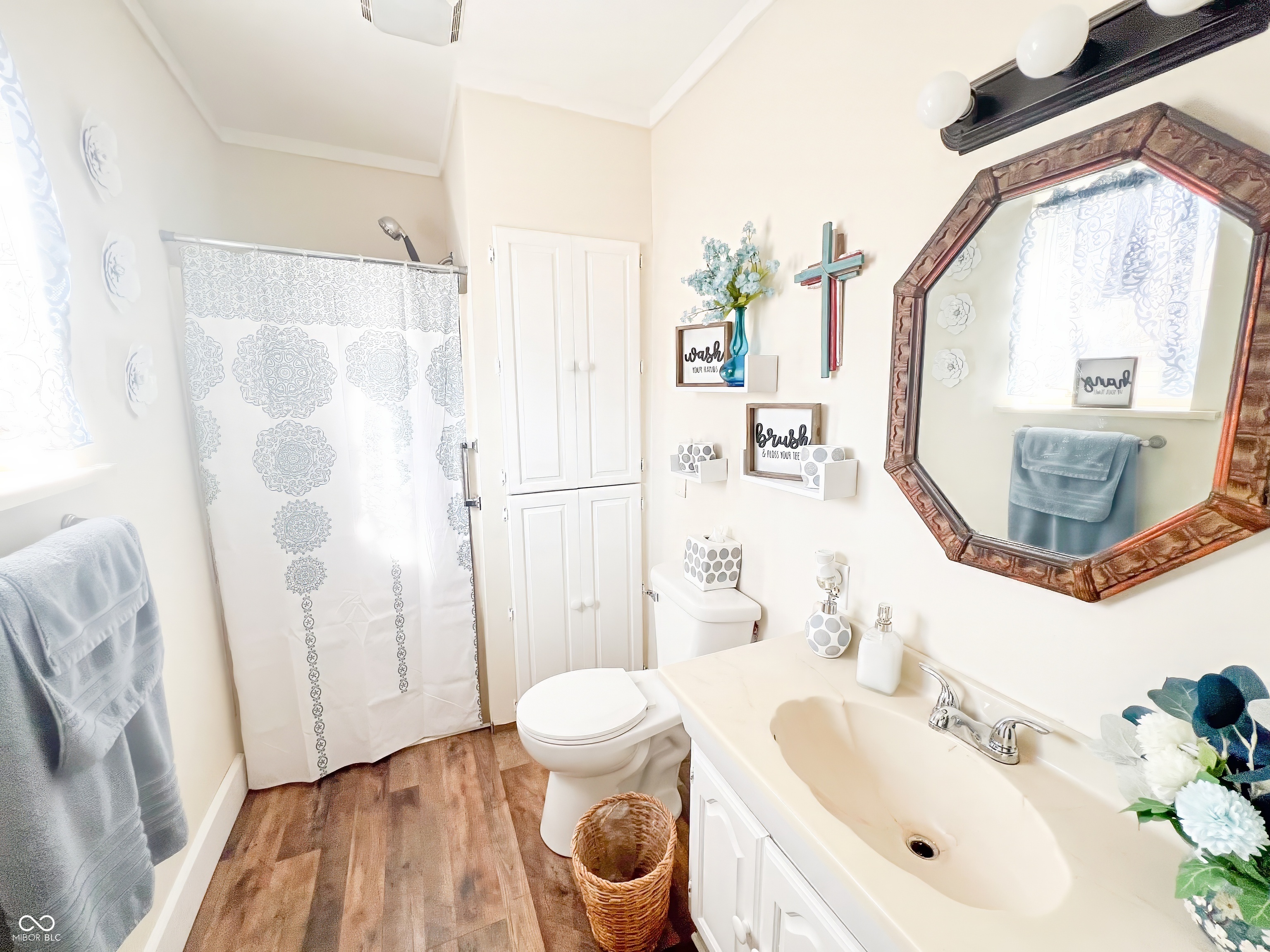 327 Maxwell Road Indianapolis, IN 46217 - Photo 5 of 12 Gallery Image 5