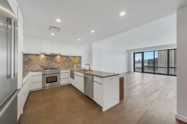 $1,109,000 | 320 Adolphus Avenue, Unit 1009, Cliffside Park, NJ 07010