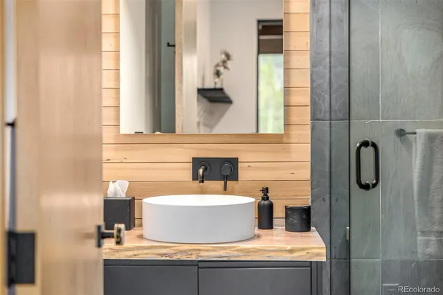 a view of entryway and hall