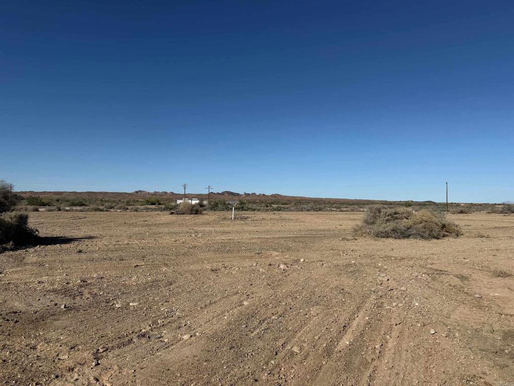 2667 Rio Vista Way Winterhaven, CA 92283 - Photo 2 of 4 a view of an ocean and beach