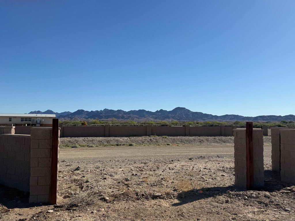 2667 Rio Vista Way Winterhaven, CA 92283 - Photo 3 of 4 a view of lake with mountain