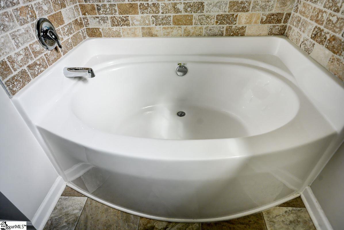 3 Snowy Court Fountain Inn, SC 29644 - Photo 23 of 34 Gallery Image 23