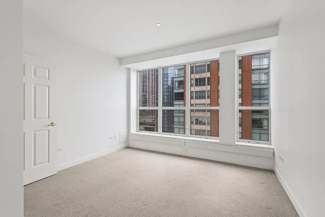 an empty room with windows and pillars in it
