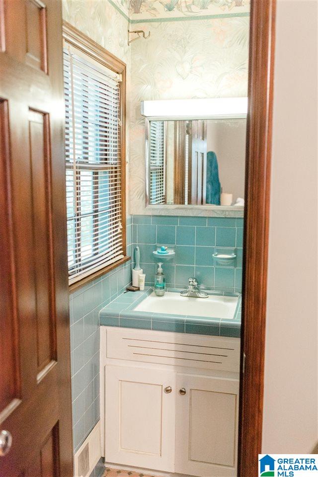 1117 Barnisdale Road Birmingham, AL 35235 - Photo 10 of 17