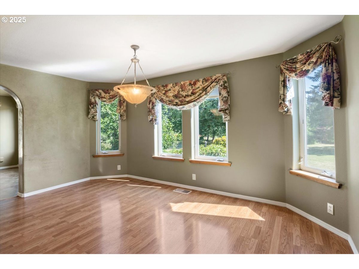 41715 Miles Lane Lebanon, OR 97355 - Photo 18 of 48