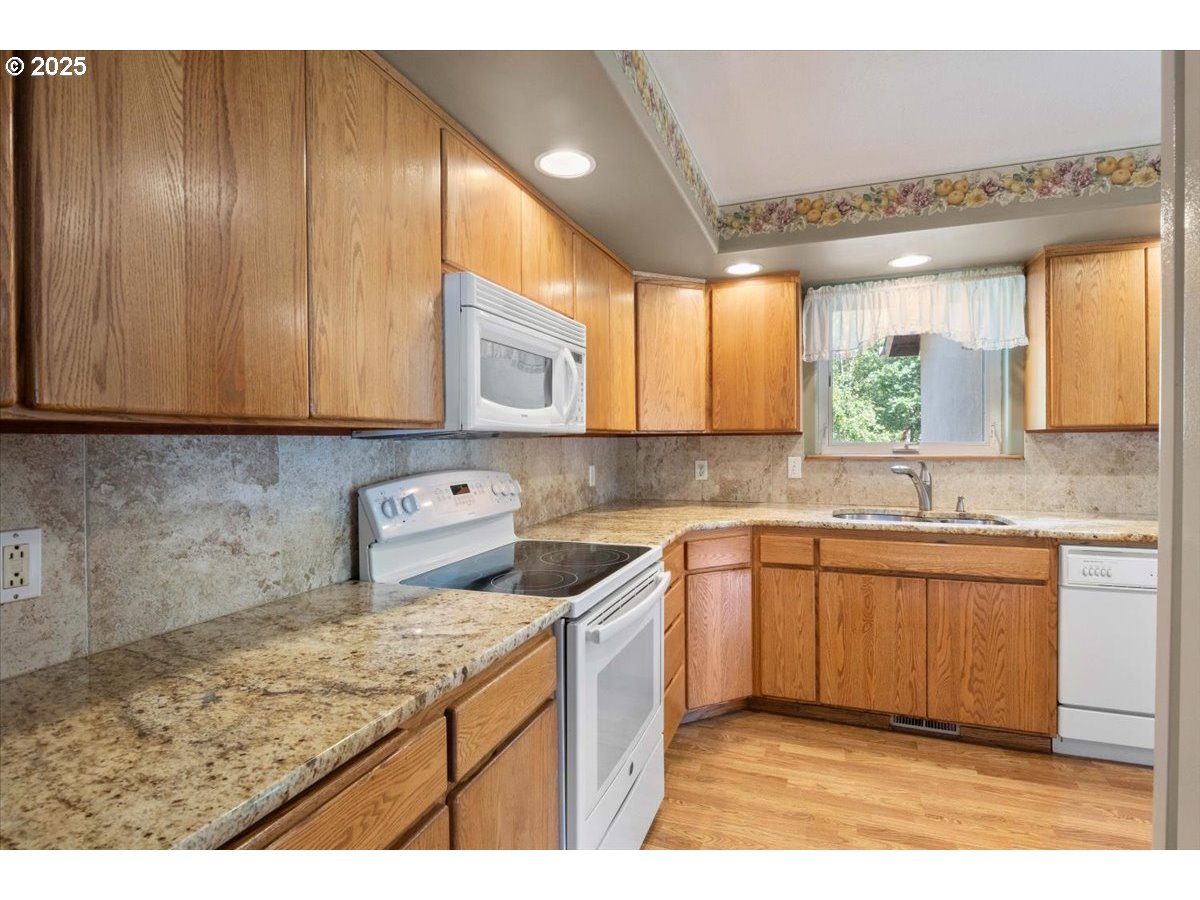 41715 Miles Lane Lebanon, OR 97355 - Photo 25 of 48