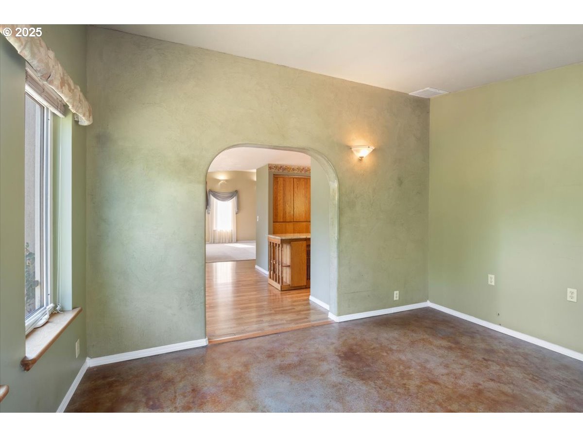 41715 Miles Lane Lebanon, OR 97355 - Photo 29 of 48