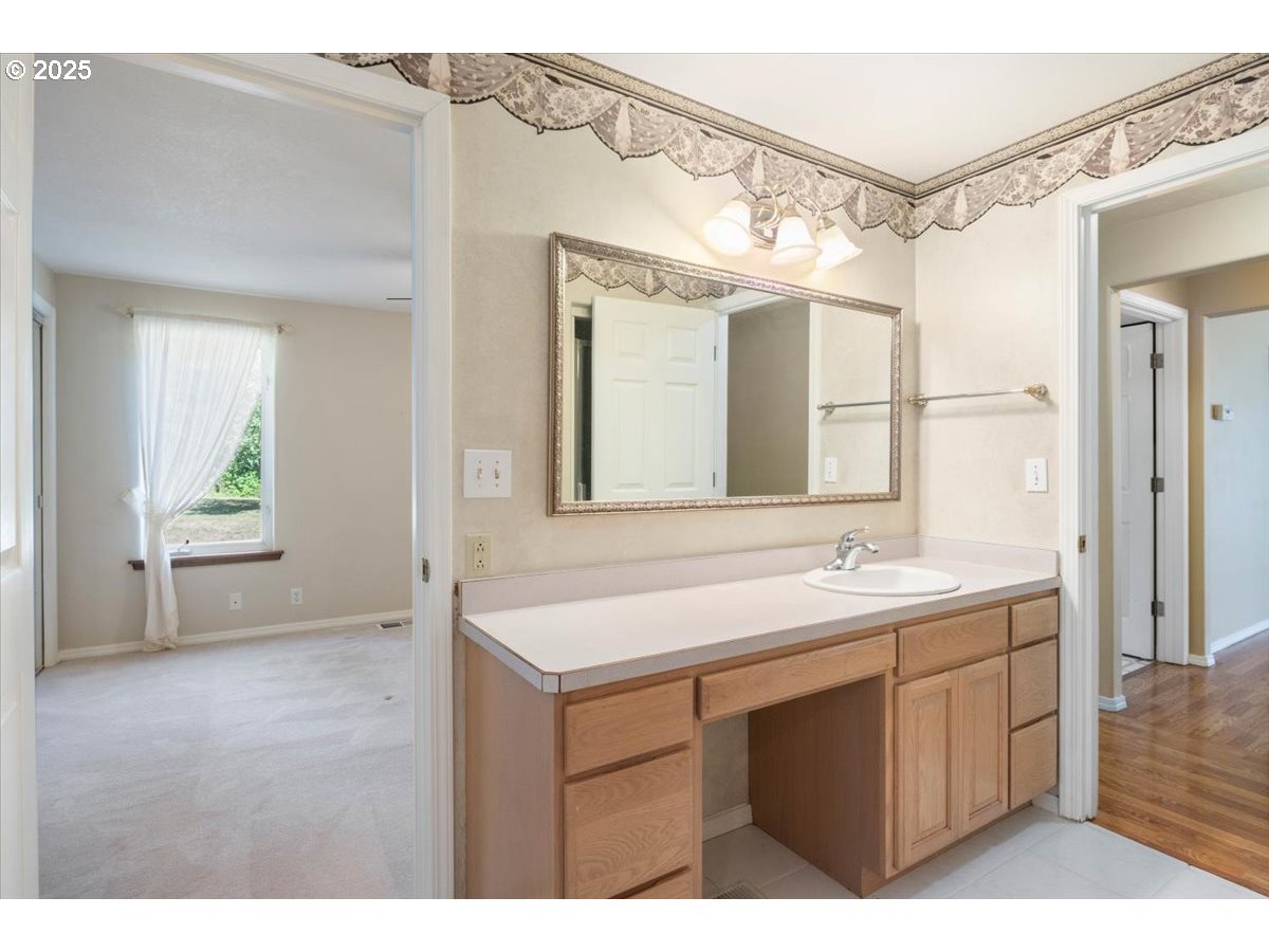 41715 Miles Lane Lebanon, OR 97355 - Photo 36 of 48