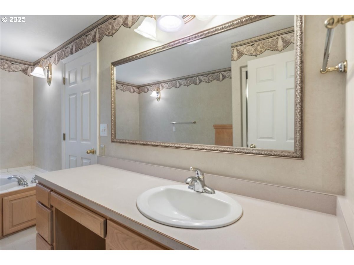 41715 Miles Lane Lebanon, OR 97355 - Photo 38 of 48