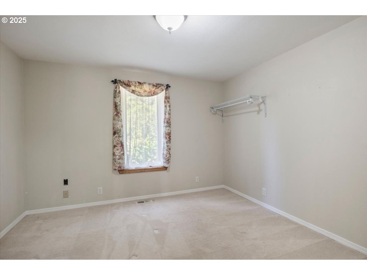 41715 Miles Lane Lebanon, OR 97355 - Photo 39 of 48