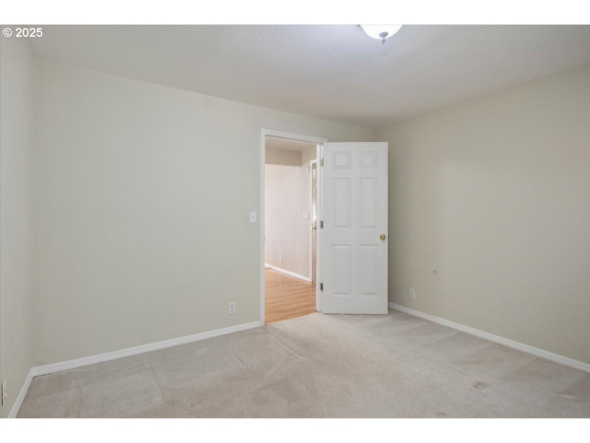 41715 Miles Lane Lebanon, OR 97355 - Photo 40 of 48