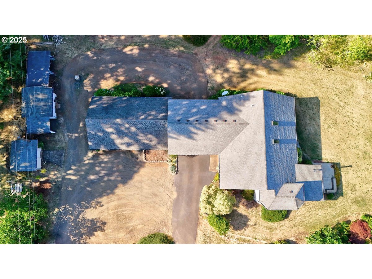 41715 Miles Lane Lebanon, OR 97355 - Photo 4 of 48